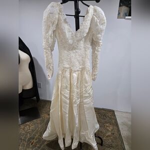 Vintage Cream Lace Wedding Dress
